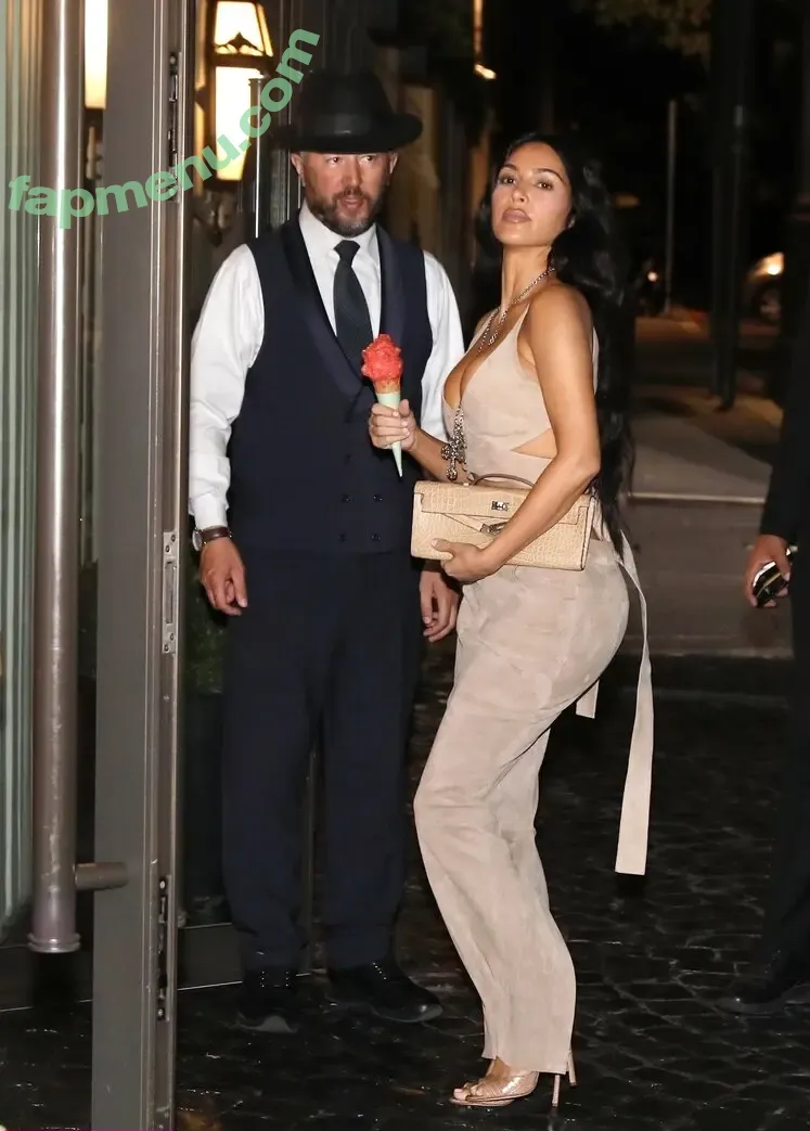 Kim Kardashian nude photo #1908 (KimKardashian)