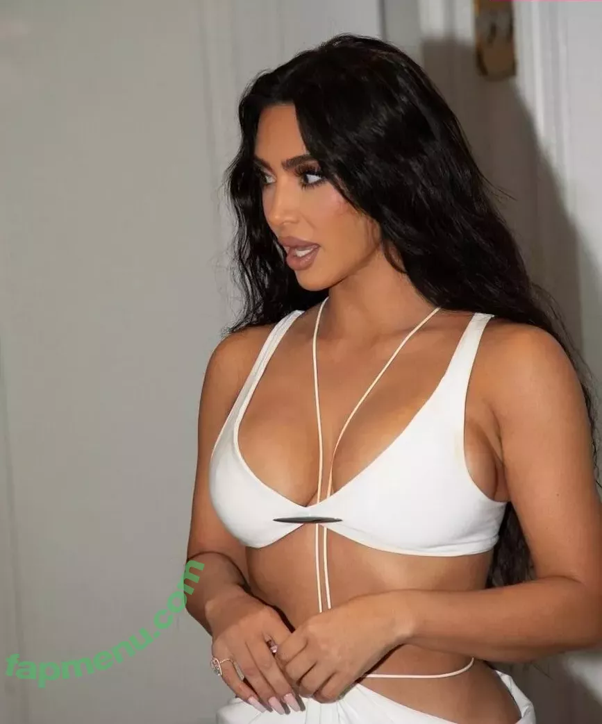 Kim Kardashian nude photo #4215 (KimKardashian)