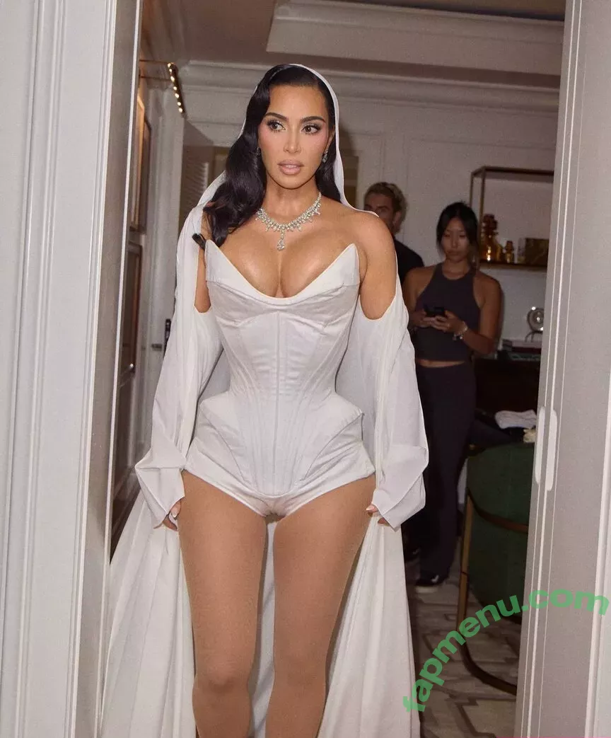 Kim Kardashian nude photo #4441 (KimKardashian / kimkadarshian)