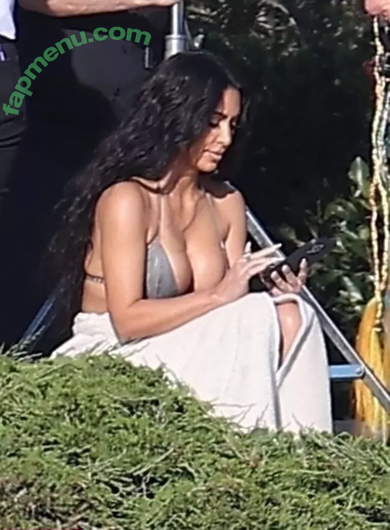 Kim Kardashian nude photo #4498 (KimKardashian / kimkadarshian)