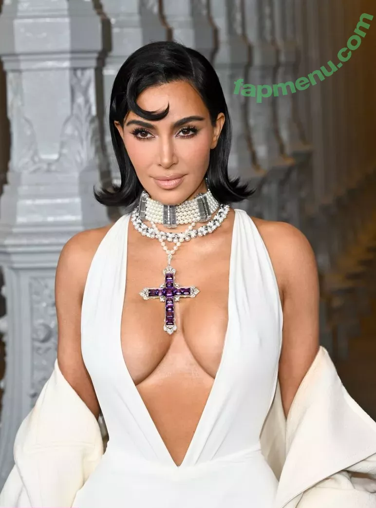 Kim Kardashian nude photo #4564 (KimKardashian / kimkadarshian)