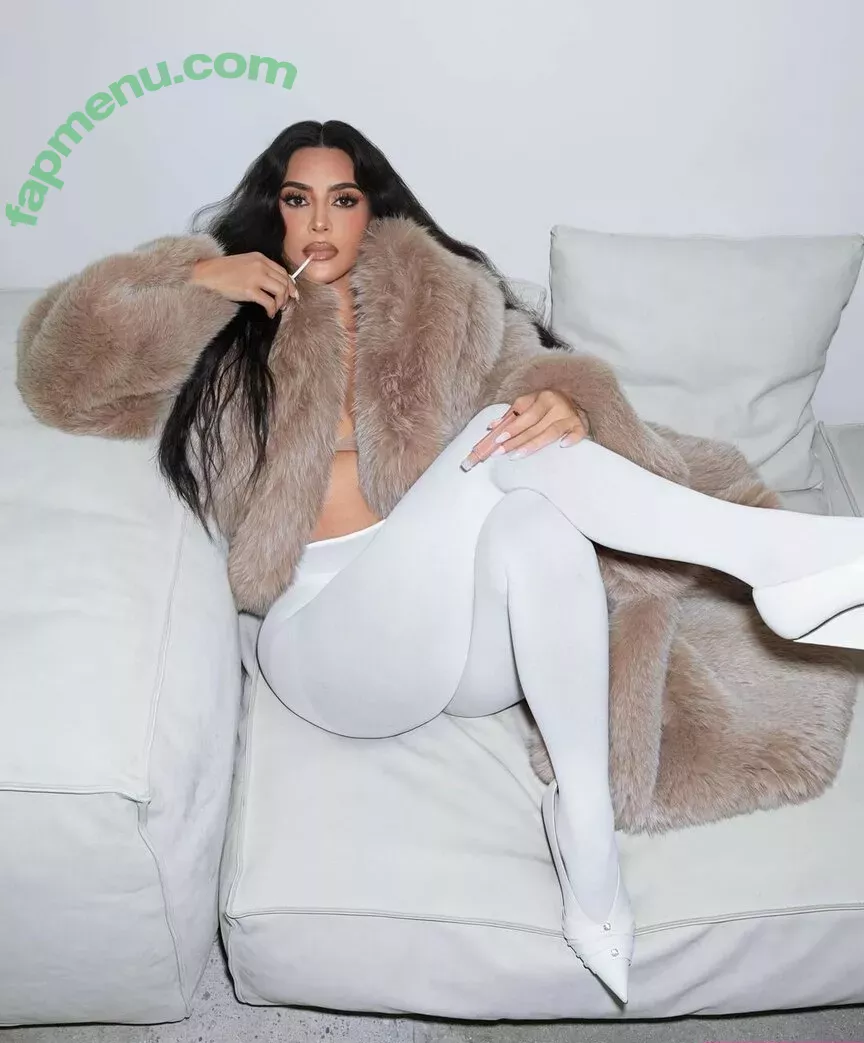 Kim Kardashian nude photo #4626 (KimKardashian / kimkadarshian)