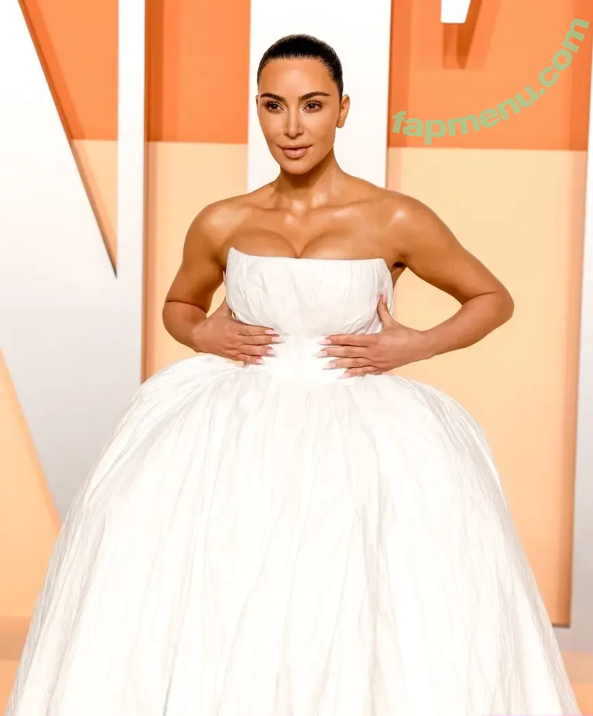 Kim Kardashian nude photo #5420 (KimKardashian / kimkadarshian)