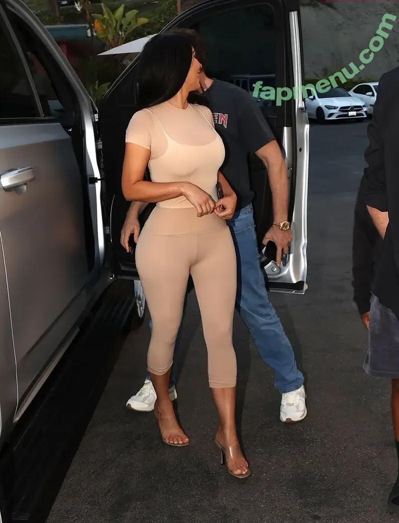 Kim Kardashian nude photo #5606 (KimKardashian / kim_kardashian)