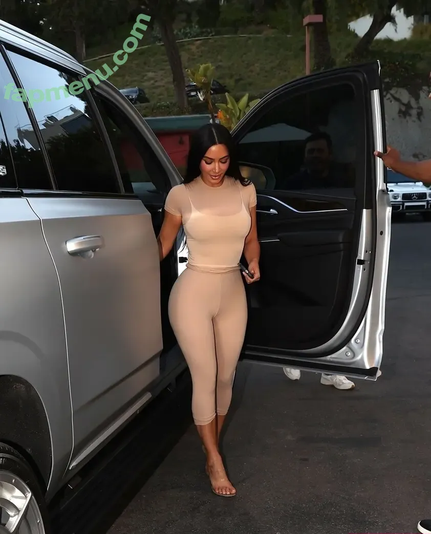 Kim Kardashian nude photo #5607 (KimKardashian / kim_kardashian)