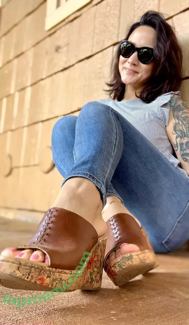 kim_kisses_foot_goddess nude photo #0189 (jenny_kimkwon)