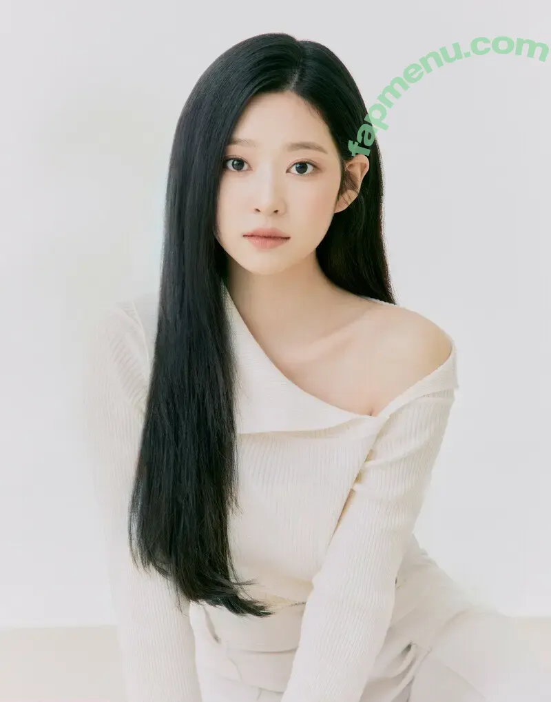Kim Minju nude photo #0005 (Kim Minju)