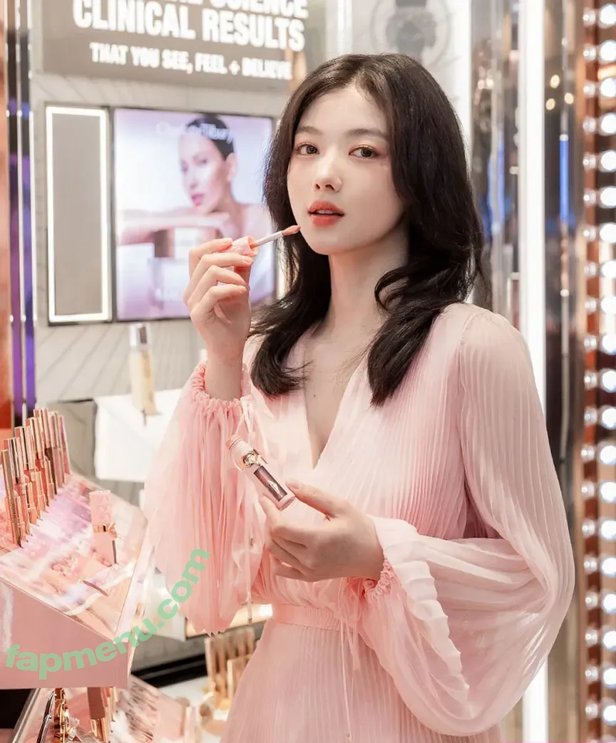 김유정 Kim Yoo Jung nude photo #0014 (Kim Yoo Jung / you_r_love)