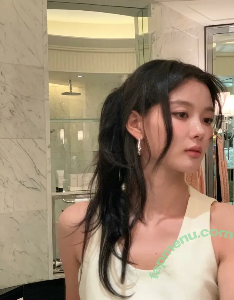 김유정 Kim Yoo Jung nude photo #0028 (Kim Yoo Jung / Kim You Jung / you_r_love)