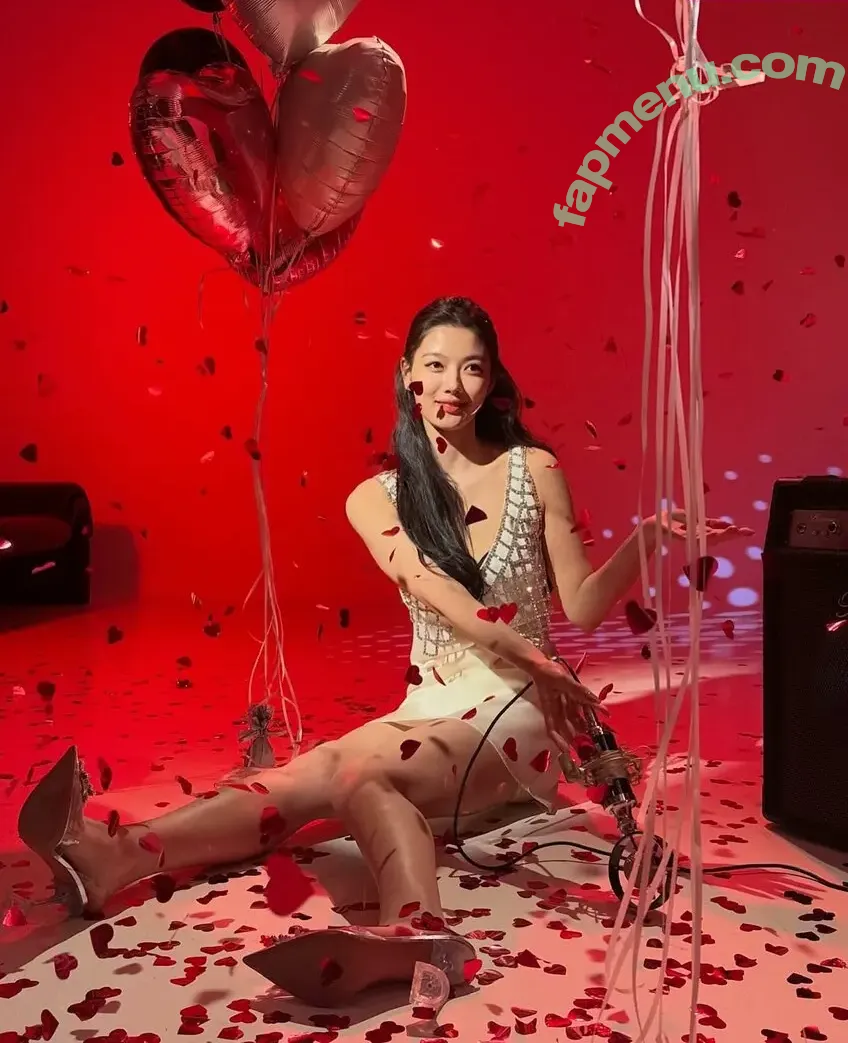 김유정 Kim Yoo Jung nude photo #0057 (Kim Yoo Jung / Kim You Jung / you_r_love)