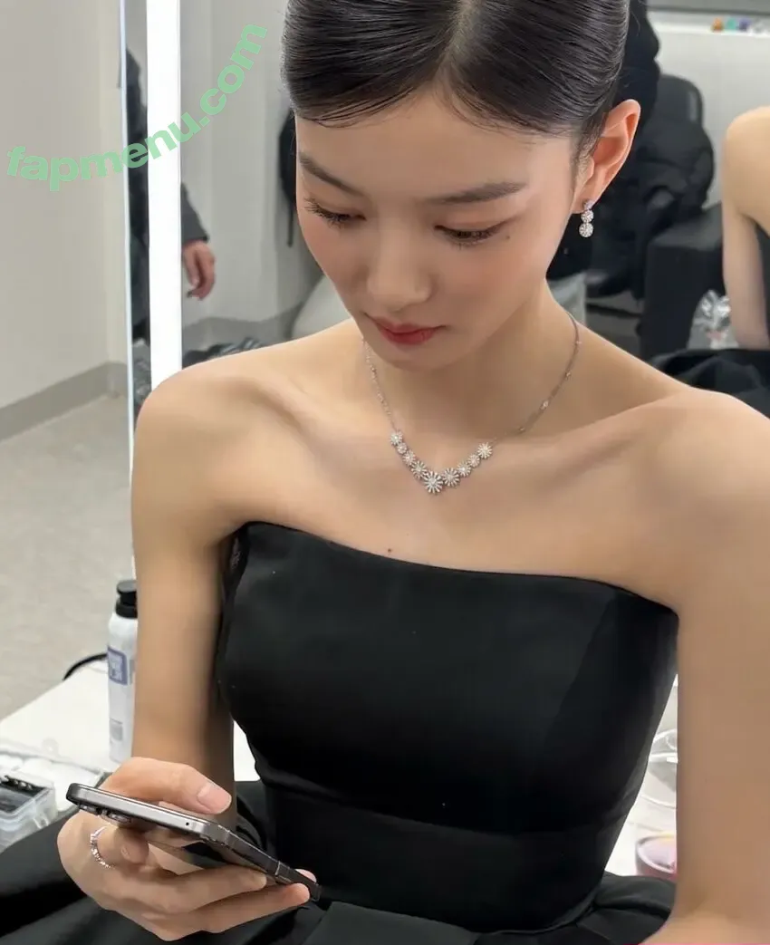 김유정 Kim Yoo Jung nude photo #0064 (Kim Yoo Jung / Kim You Jung / you_r_love)