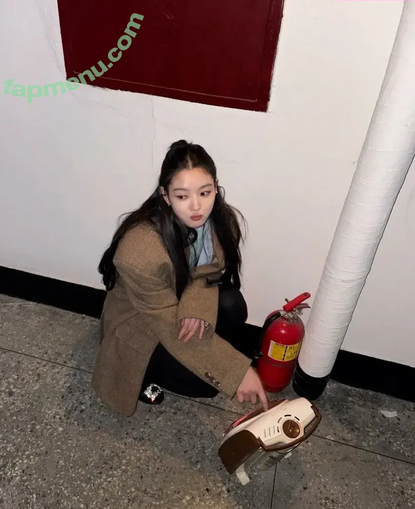 김유정 Kim Yoo Jung nude photo #0071 (Kim Yoo Jung / Kim You Jung / you_r_love)