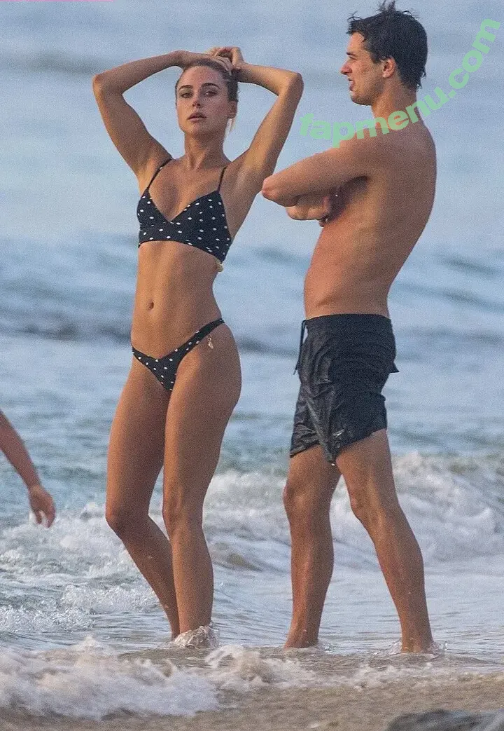Kimberley Garner nude photo #0874 (kimberleygarner)