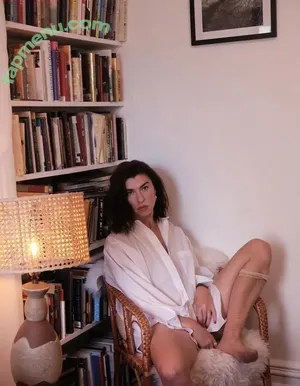 Kimbra / kimbramusic nude photo #0029