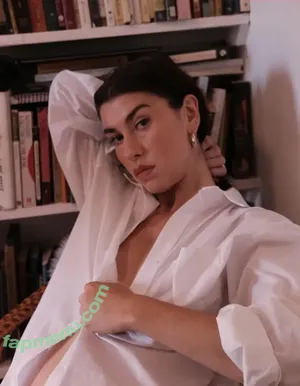 Kimbra / kimbramusic nude photo #0031