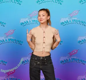 Kimiko Glenn / kimikoglenn nude photo #0139