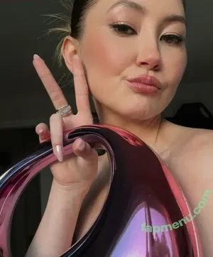 Kimiko Glenn / kimikoglenn nude photo #0152