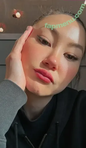 Kimiko Glenn / kimikoglenn nude photo #0164