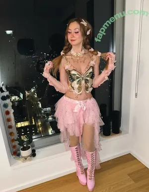 Kimiko Glenn / KimikoGlenn nude photo #0200