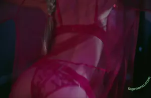 Kimiko Glenn / kimikoglenn nude photo #0233