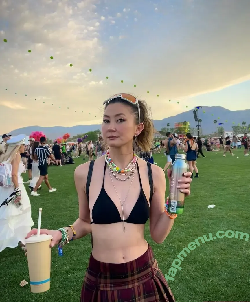 Kimiko Glenn nude photo #0157 (kimikoglenn)