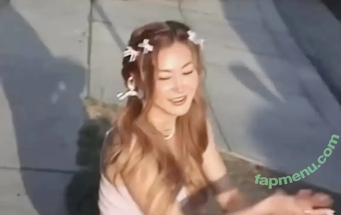 Kimiko Glenn nude photo #0206 (kimikoglenn)