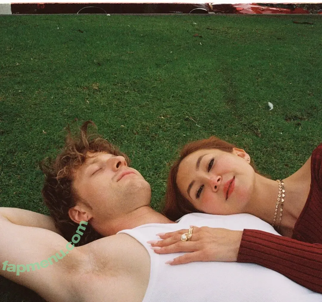 Kimiko Glenn nude photo #0244 (kimikoglenn)