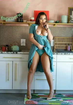 kimmygrangerxxx / strangerthangranger nude photo #0277