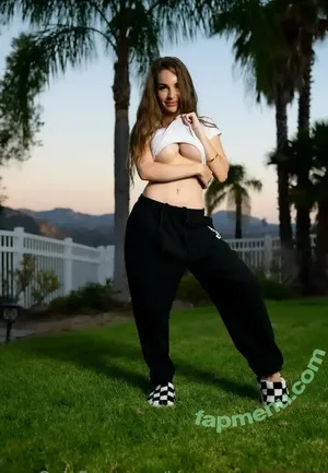 kimmygrangerxxx / strangerthangranger nude photo #0290