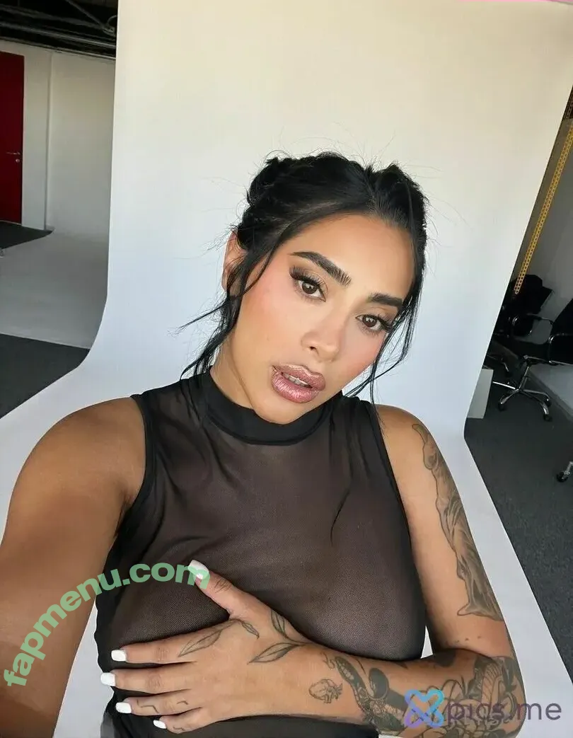 kimshantal nude photo #0001 (kimshantal)