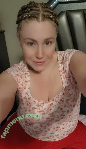 kimswallows / kimswallowsofficial nude photo #0012