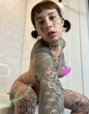 Kindalatinaa / glowymariia nude photo #0001