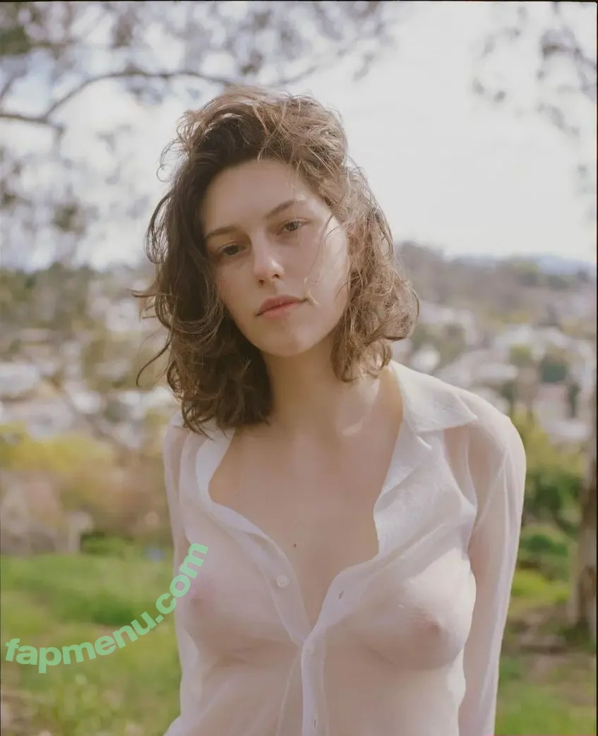 King Princess nude photo #0001 (KingPrincess69)