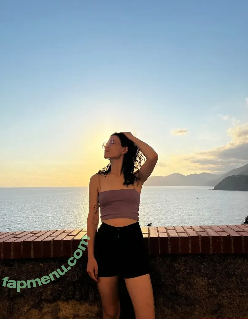 kinkymiahere nude photo #0002 (kinkywhitegirl / wowmiami_)