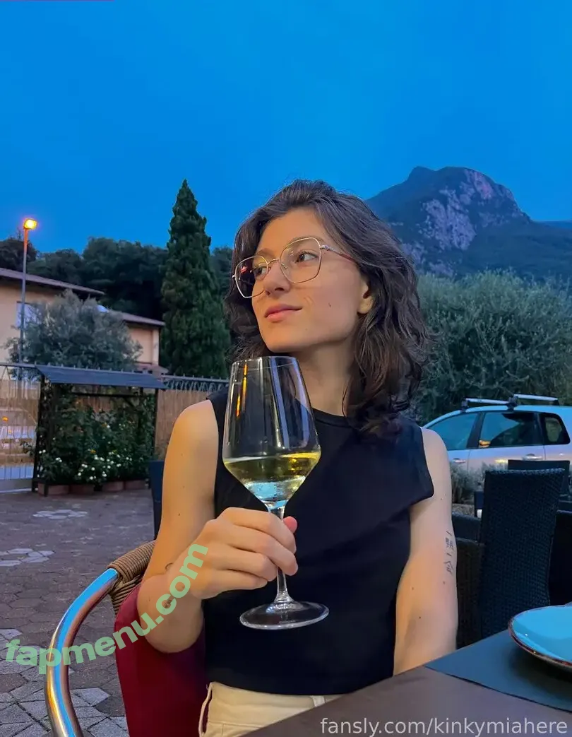 kinkymiahere nude photo #0049 (kinkywhitegirl / wowmiami_)