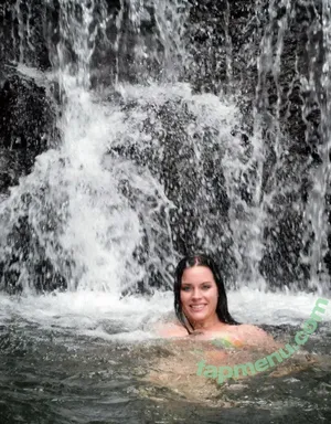 Kinsey Osborn / thetravelinchicks nude photo #0101
