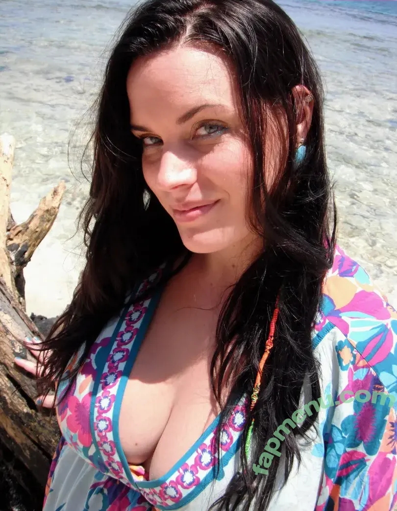 Kinsey Osborn nude photo #0092 (thetravelinchicks)