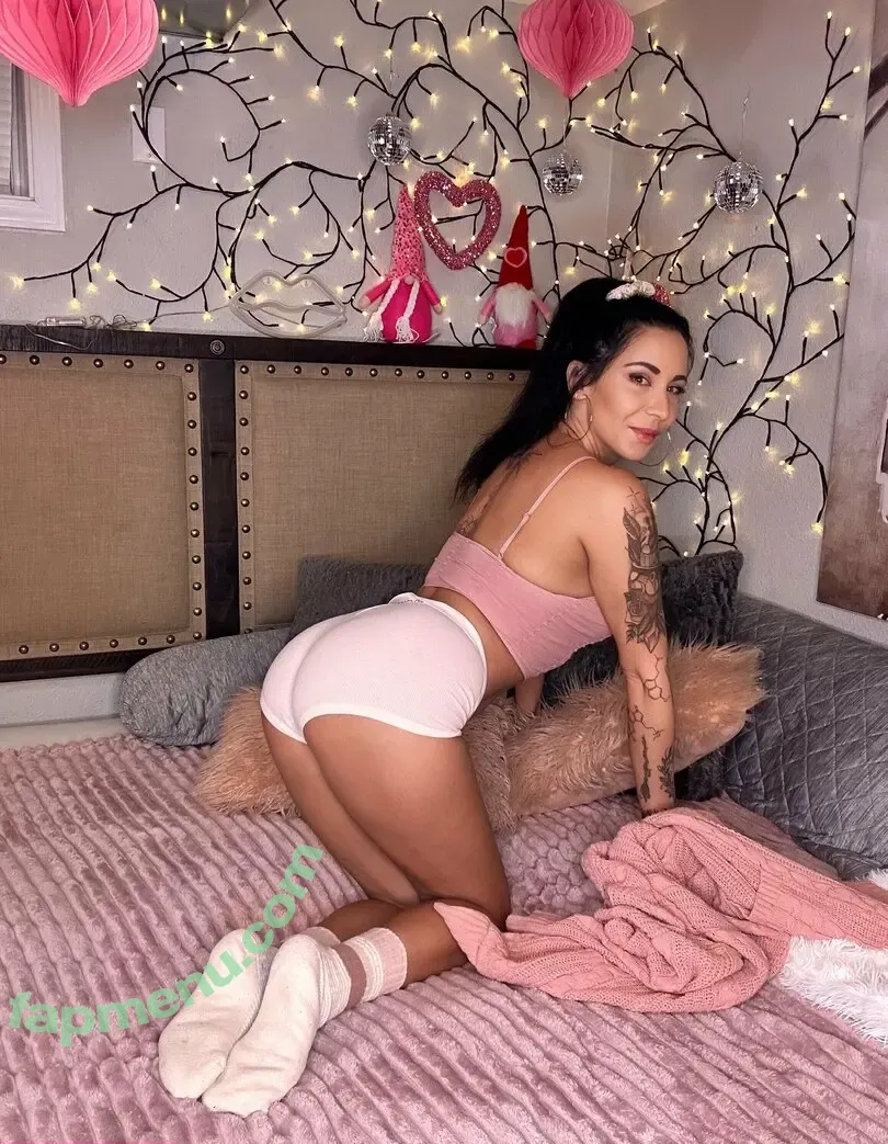 kinzie nude photo #0017 (kinzi3boo)