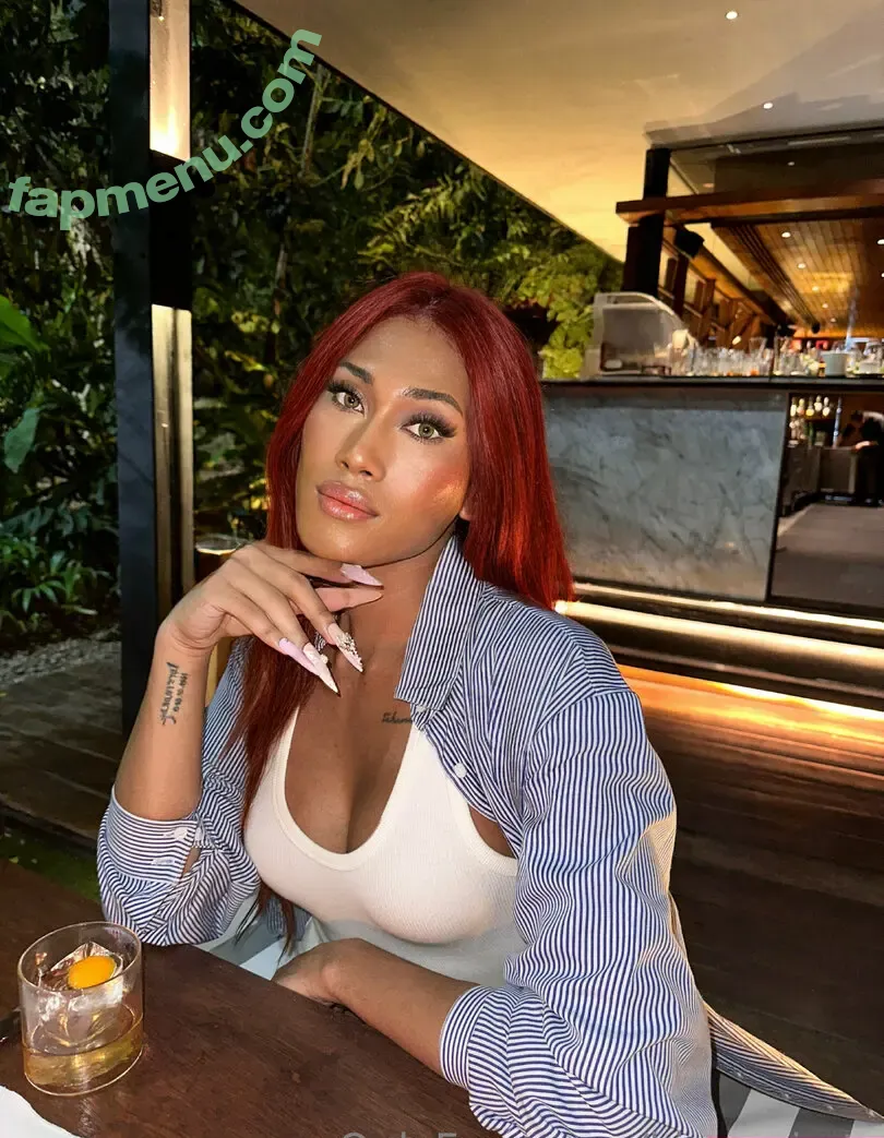 kira.asia.ts nude photo #0046 (kiranaroszie)