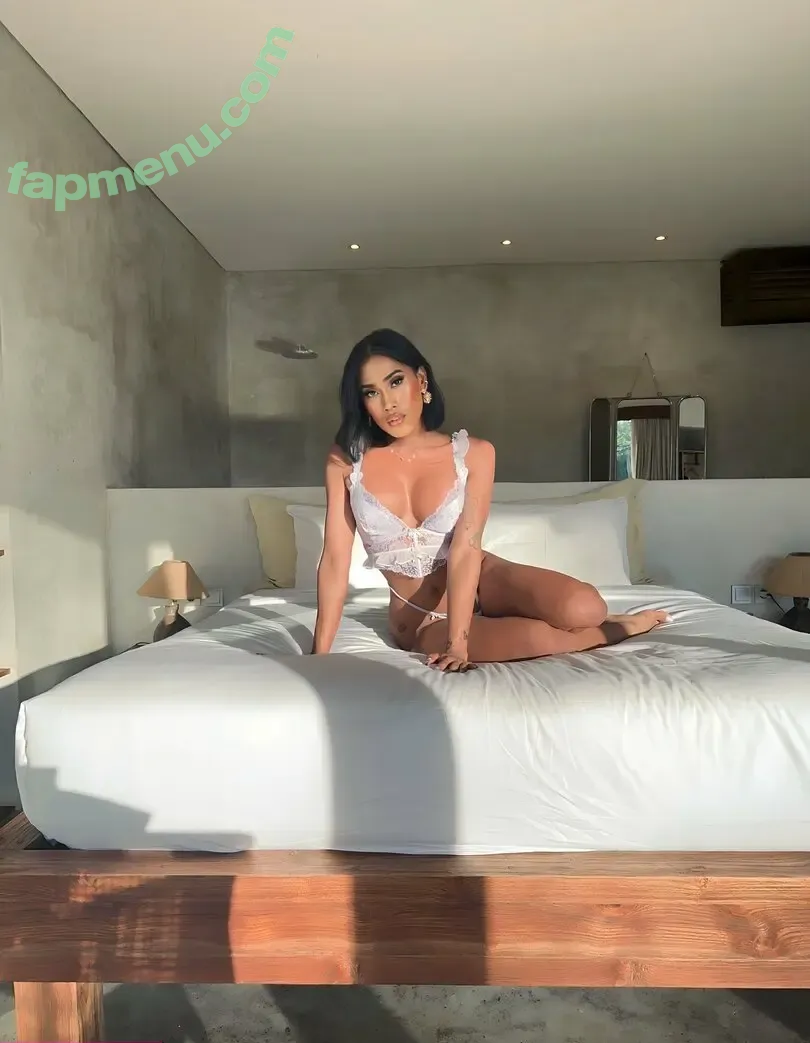 kira.asia.ts nude photo #0067 (kiranaroszie)