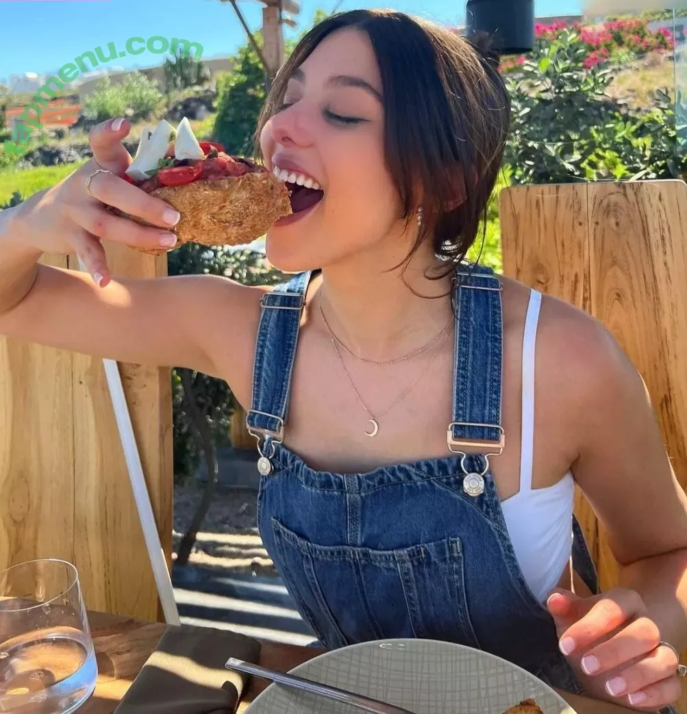 Kira Kosarin nude photo #0825 (kirakosarin)