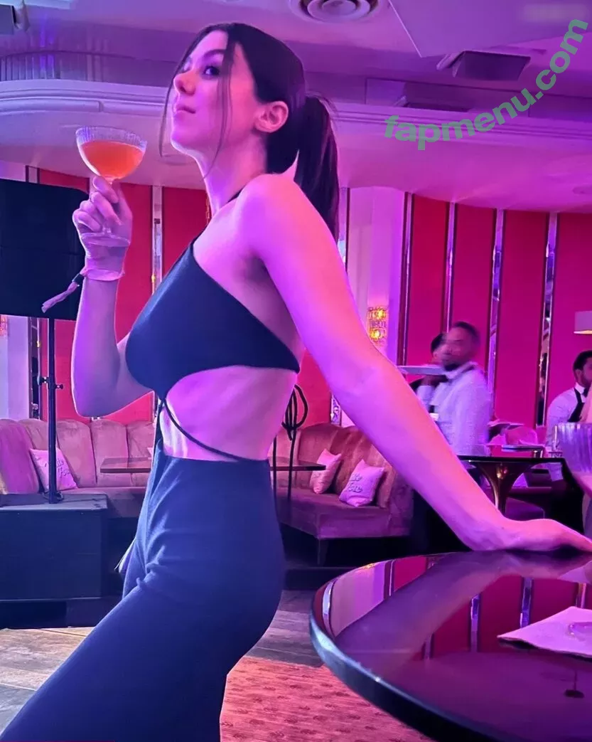 Kira Kosarin nude photo #0863 (kirakosarin)