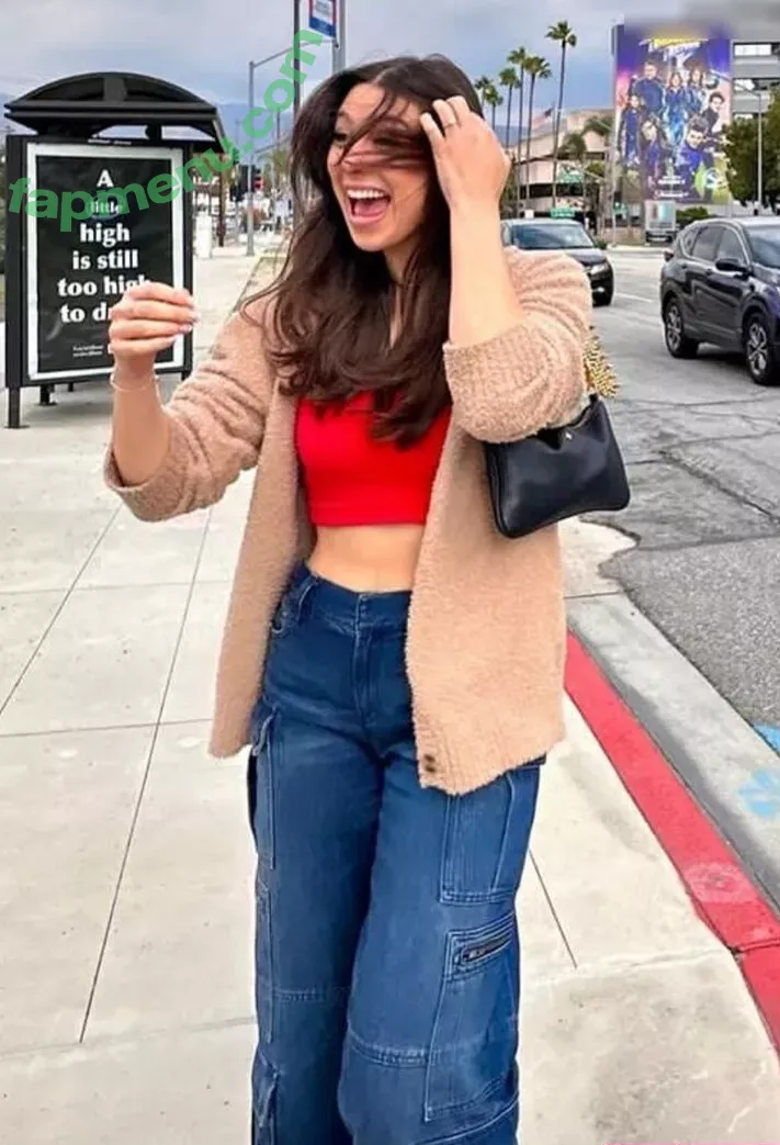 Kira Kosarin nude photo #1066 (kirakosarin)