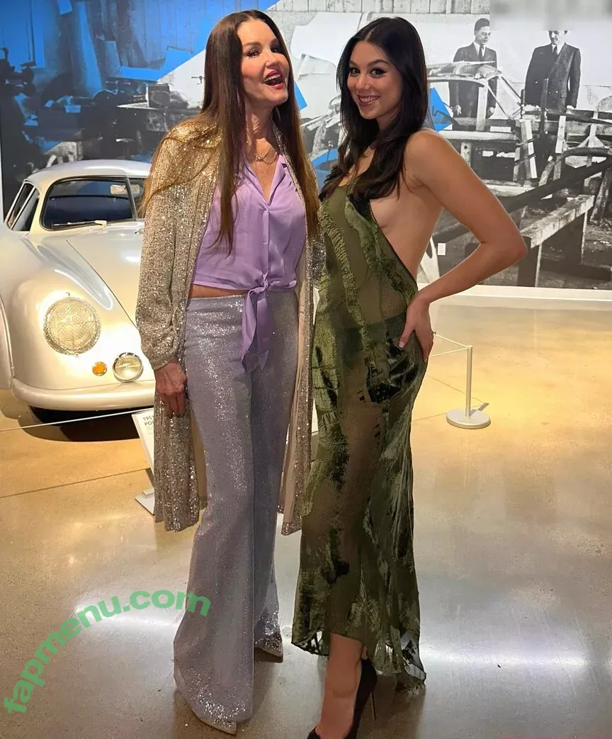 Kira Kosarin nude photo #1092 (kirakosarin)