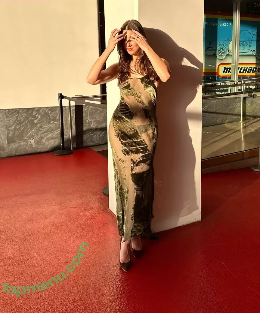 Kira Kosarin nude photo #1098 (kirakosarin)