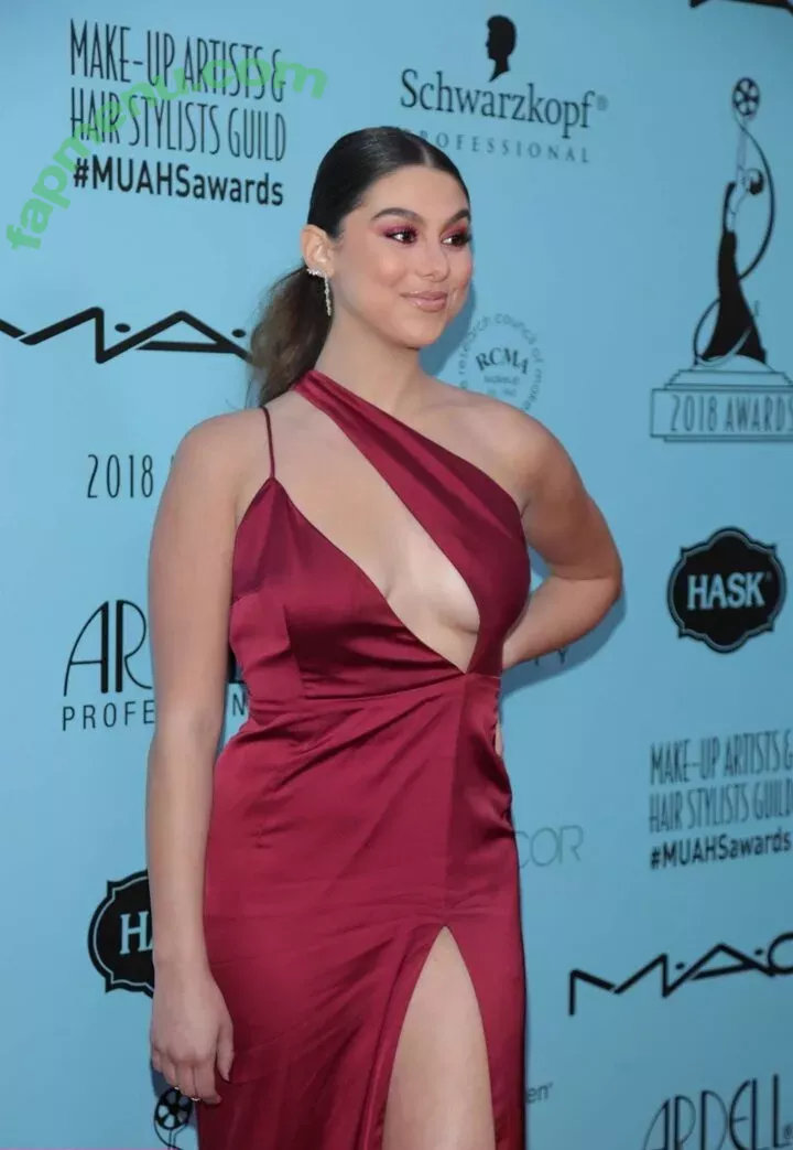 Kira Kosarin nude photo #1129 (kirakosarin)