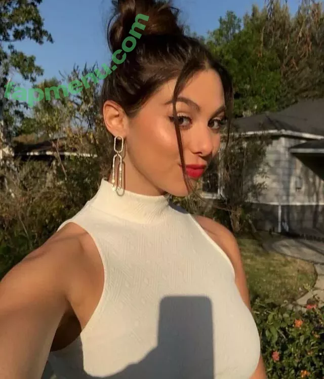 Kira Kosarin nude photo #1410 (kirakosarin)