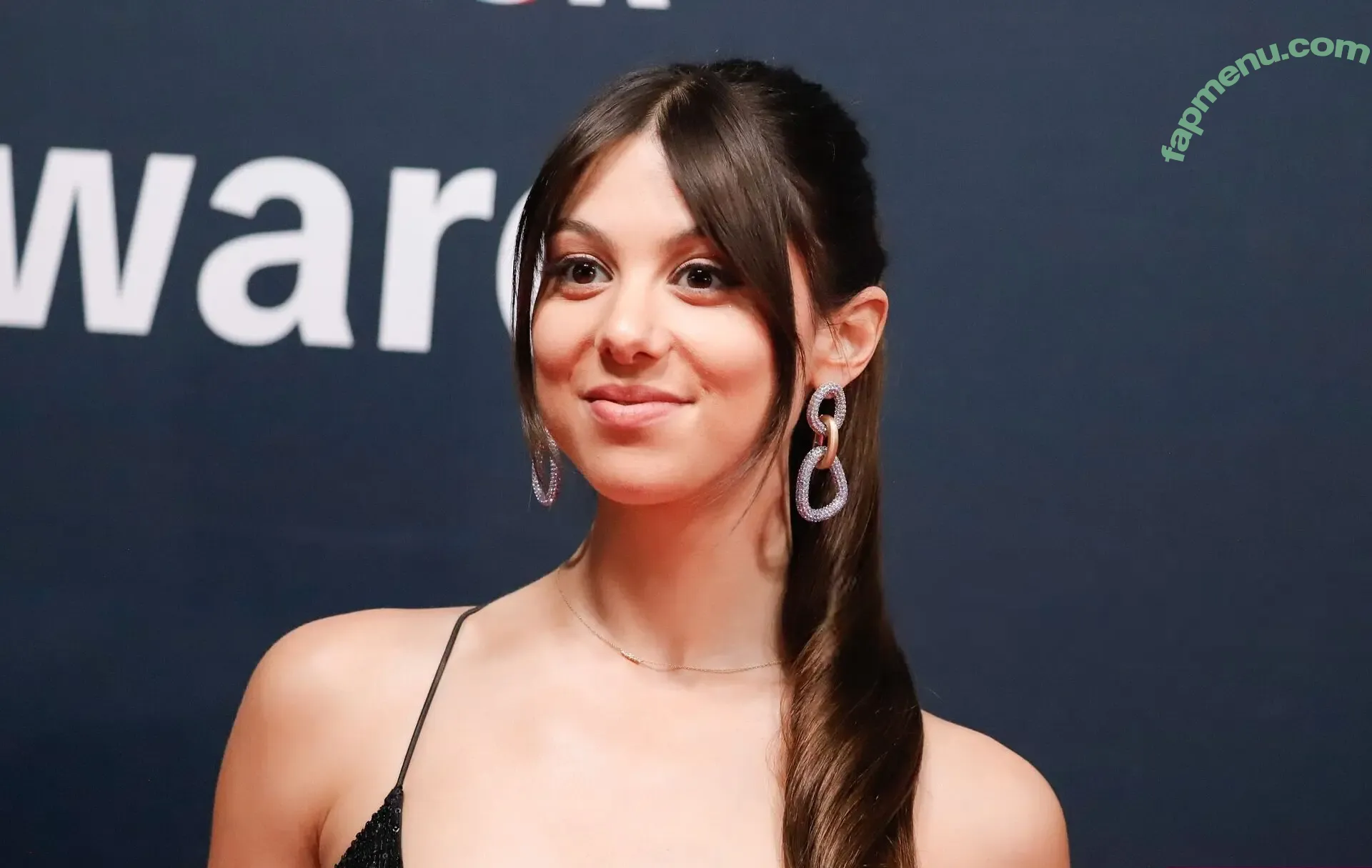 Kira Kosarin nude photo #1831 (kirakosarin)