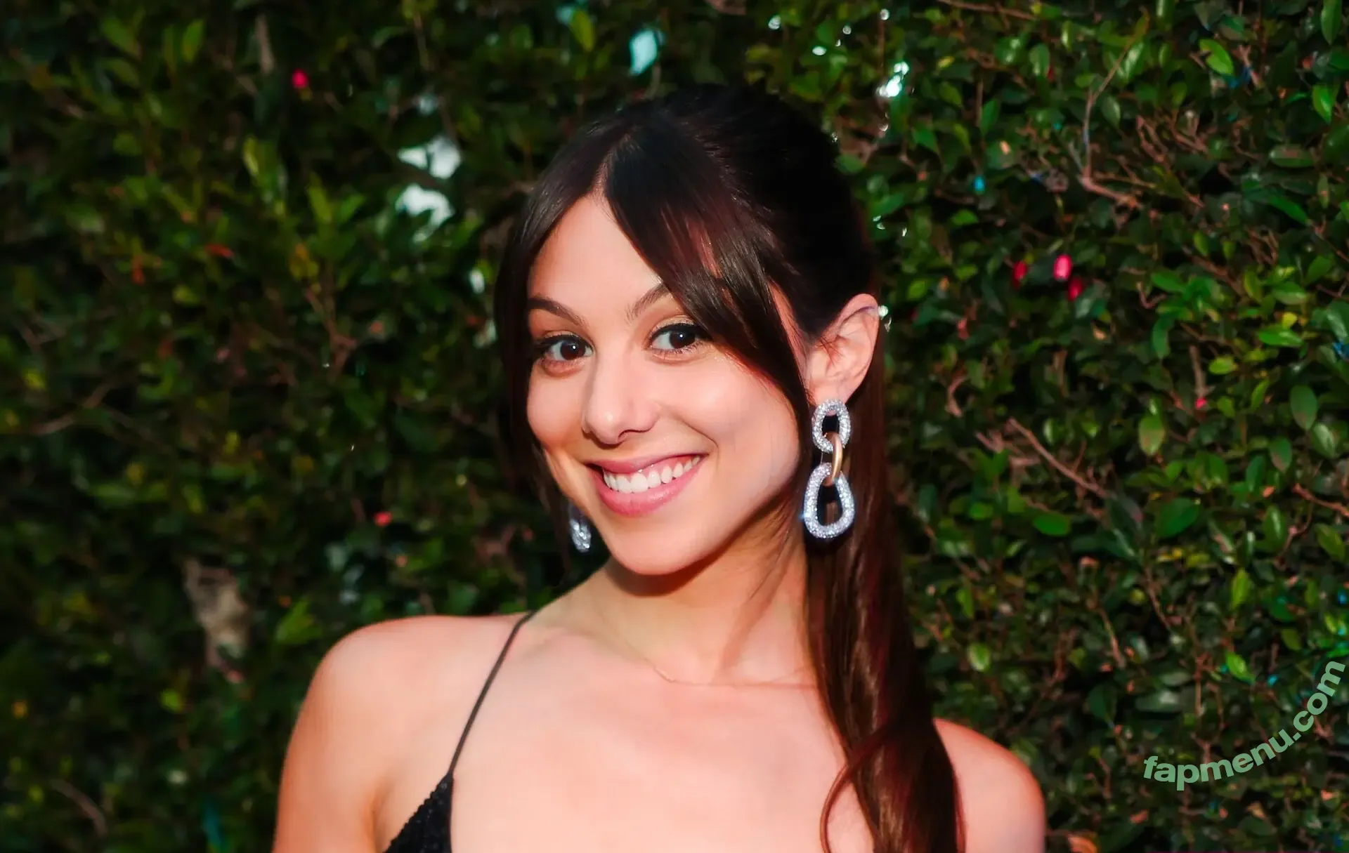 Kira Kosarin nude photo #1837 (kirakosarin)