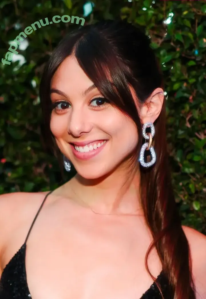 Kira Kosarin nude photo #1842 (kirakosarin)